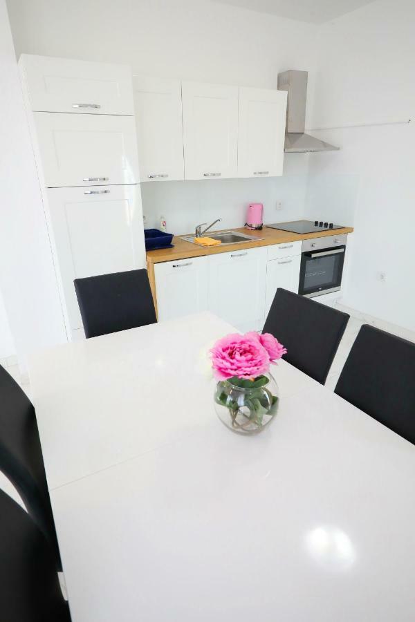 Apartmani Vlado Mitar Sukošan Exterior foto