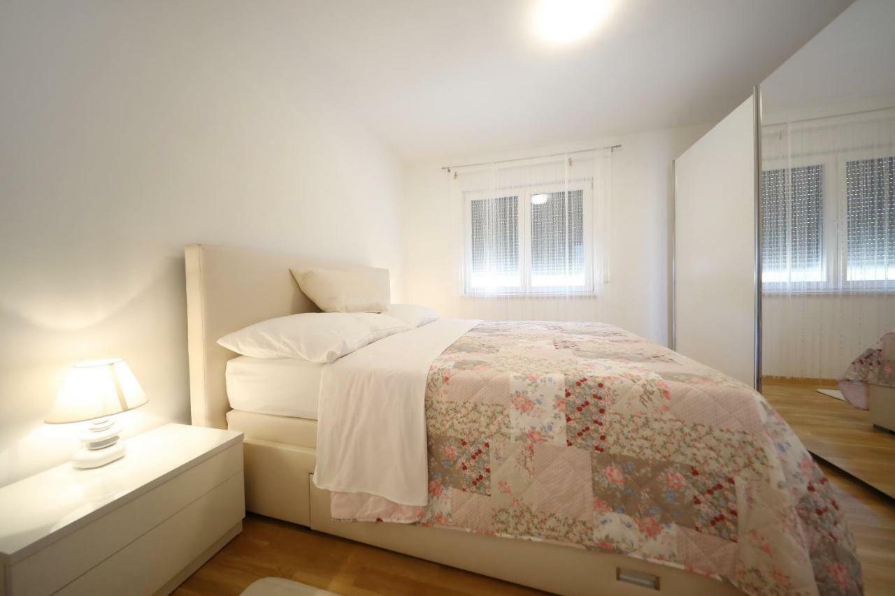 Apartmani Vlado Mitar Sukošan Exterior foto